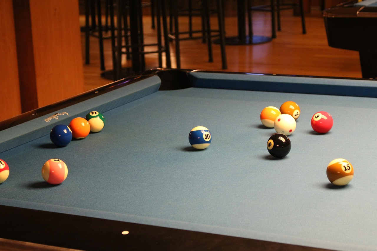 Professional cue sticks quality demonstration